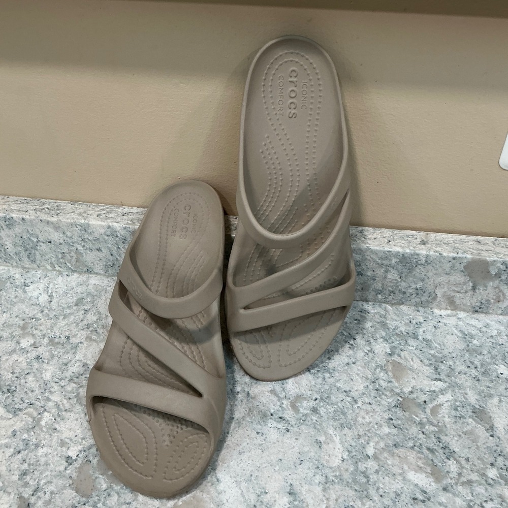 Crocs Sandals Swiftwater W8 Khaki Tan Strappy Slip On Flat Slides Women 8